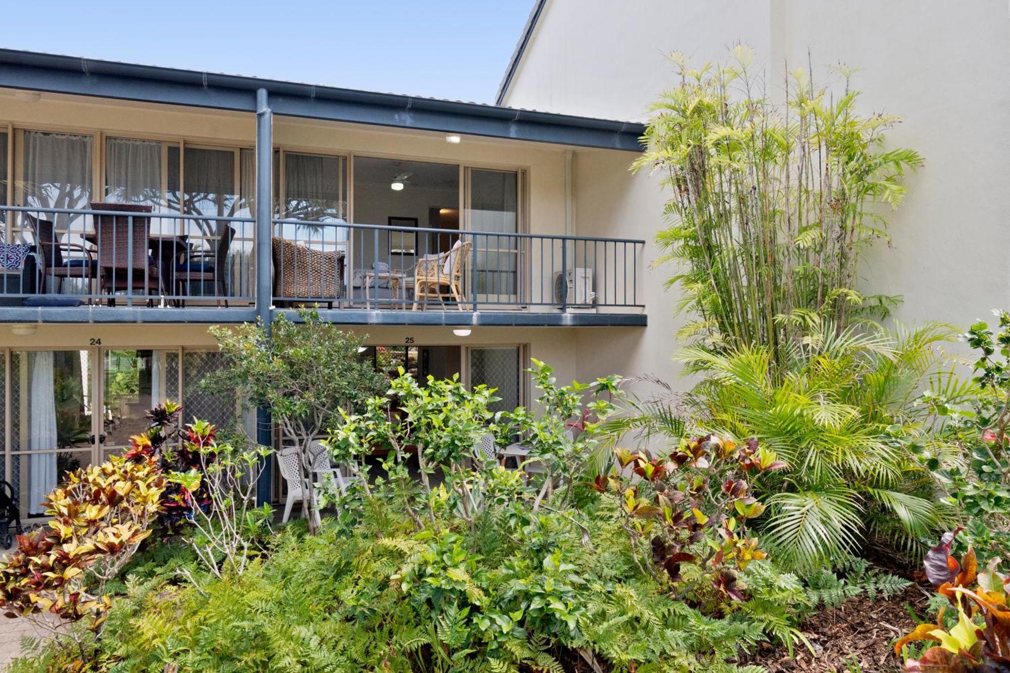 Beach Breakers Resort Sunrise Beach Exterior foto